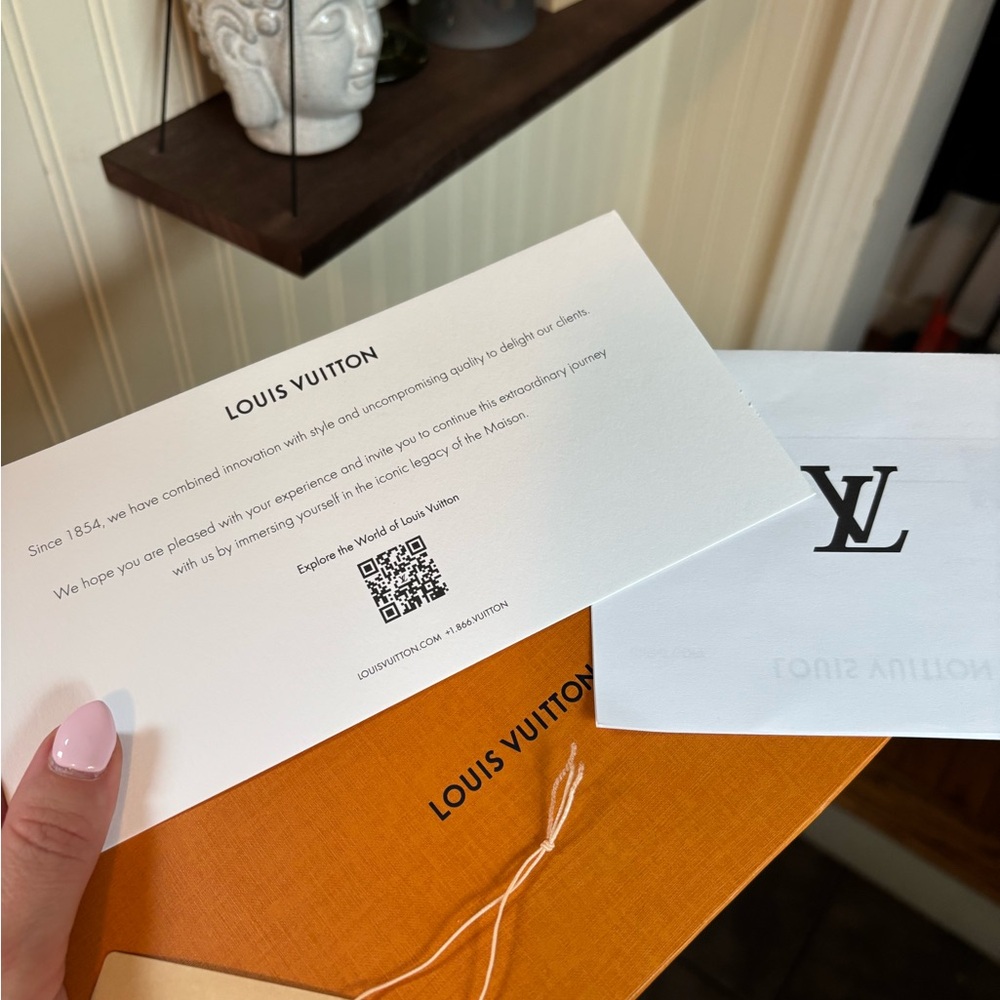 LV Outline Headband - Picture 8 of 11